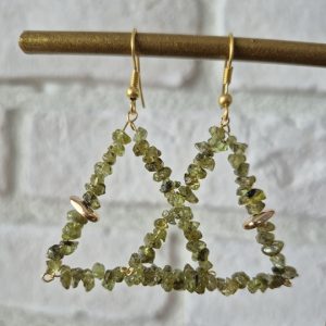 Üçgen Peridot Taşı Küpe